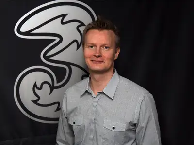Mikael Bäckström är personalchef kommersiella avdelningarna och teknik hos mobiloperatören 3.