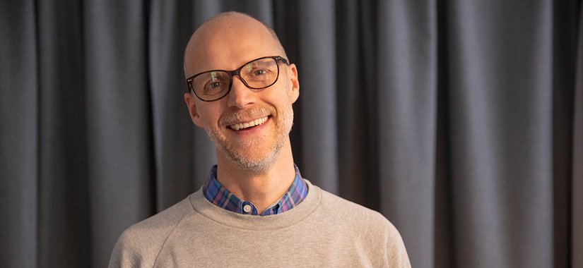 "Vad gör du för att säkerställa att du mår så bra som du kan under rådande omständigheter? " undrar Niklas Delmar. (Foto: Michael Vyöni)