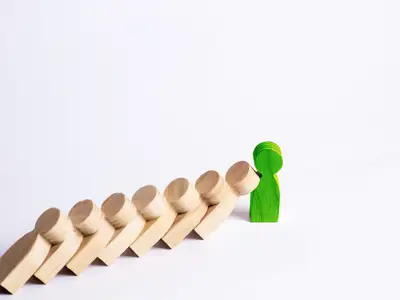 En organisation kan aldrig bli bättre än sina ledare och den som inte kan leda sig själv kan inte leda andra.