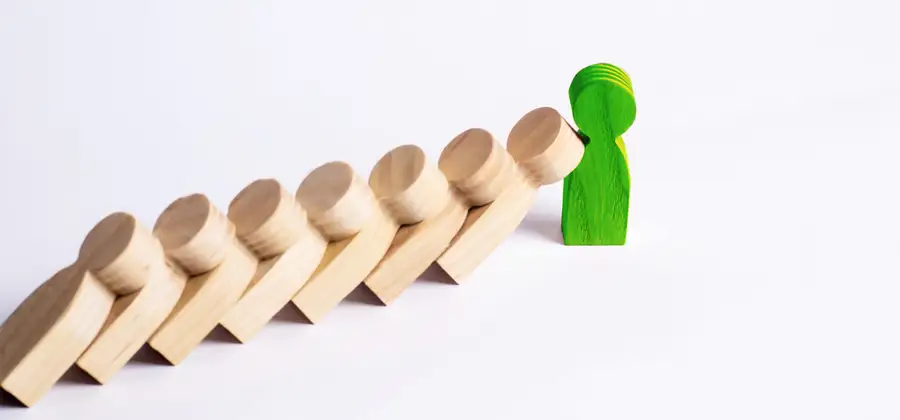 En organisation kan aldrig bli bättre än sina ledare och den som inte kan leda sig själv kan inte leda andra.