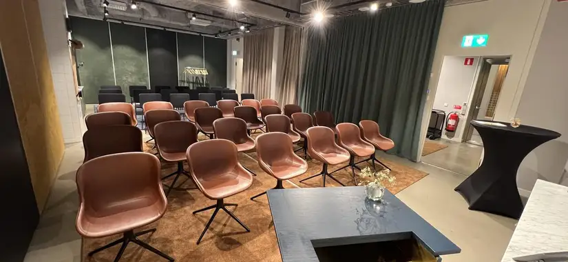 Urban Deli / Studio 90 kvm: Urban Delis Studio 90 kvm är en urban och flexibel eventlokal mitt på Sveavägen i Stockholm.