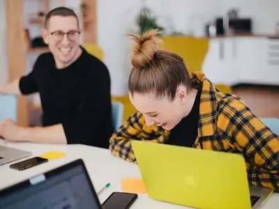 Välmående medarbetare som trivs med jobbet, företagskulturen och cheferna är en av de absolut viktigaste faktorerna för att uppnå en god lönsamhet.