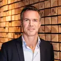 – Jag tycker att man ska ha en långsiktighet i alla mänskliga relationer, det bör vara en självklarhet, säger Henrik Engstam Phalén.