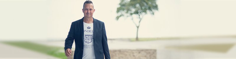 Ett kunskapscenter för ledarskap & arbetsliv! - under ledning av Jan Blomström -