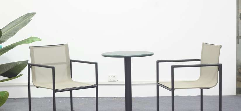 En kort stund på en trevlig utomhusplats med utomhusmöbler kan göra skillnad.