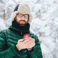 Stanna upp dig själv då och då, tryck på ”pausknappen” och fråga dig själv: varifrån kom den tanken, vad vill den säga mig?