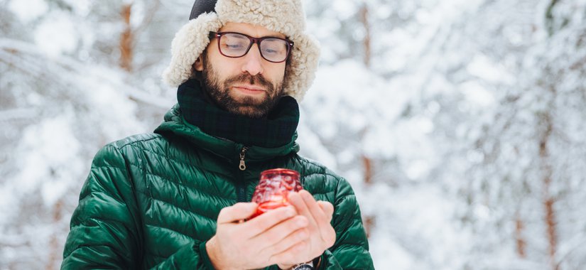 Stanna upp dig själv då och då, tryck på ”pausknappen” och fråga dig själv: varifrån kom den tanken, vad vill den säga mig?