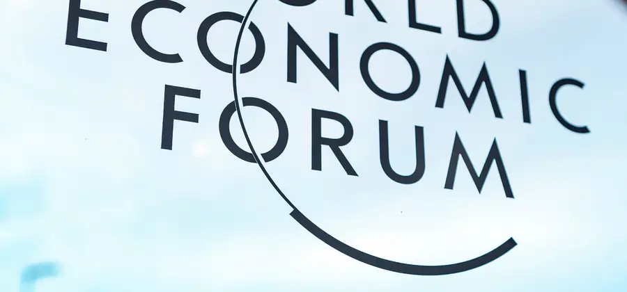 Företag bör därför betrakta hälsa och välmående som en mätbar, affärskritisk faktor, menar World Economic Forum.