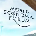 En ny undersökning från World Economic Forum visar att 54 procent av världens löntagare är oroliga för att förlora jobbet någon gång under de kommande 12 månaderna.